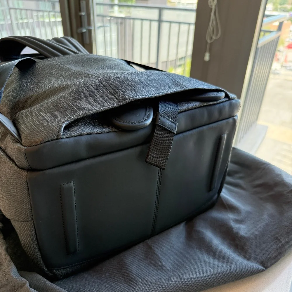 Brand new TUMI GRY DRESDEN FLAP BACKPACk - Ashton Collection - Picture 3 of 10